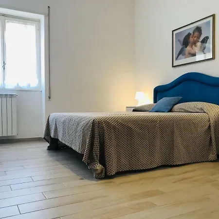 Casa Falcone Center, 2 Baths, Large Veranda Appartement Terracina